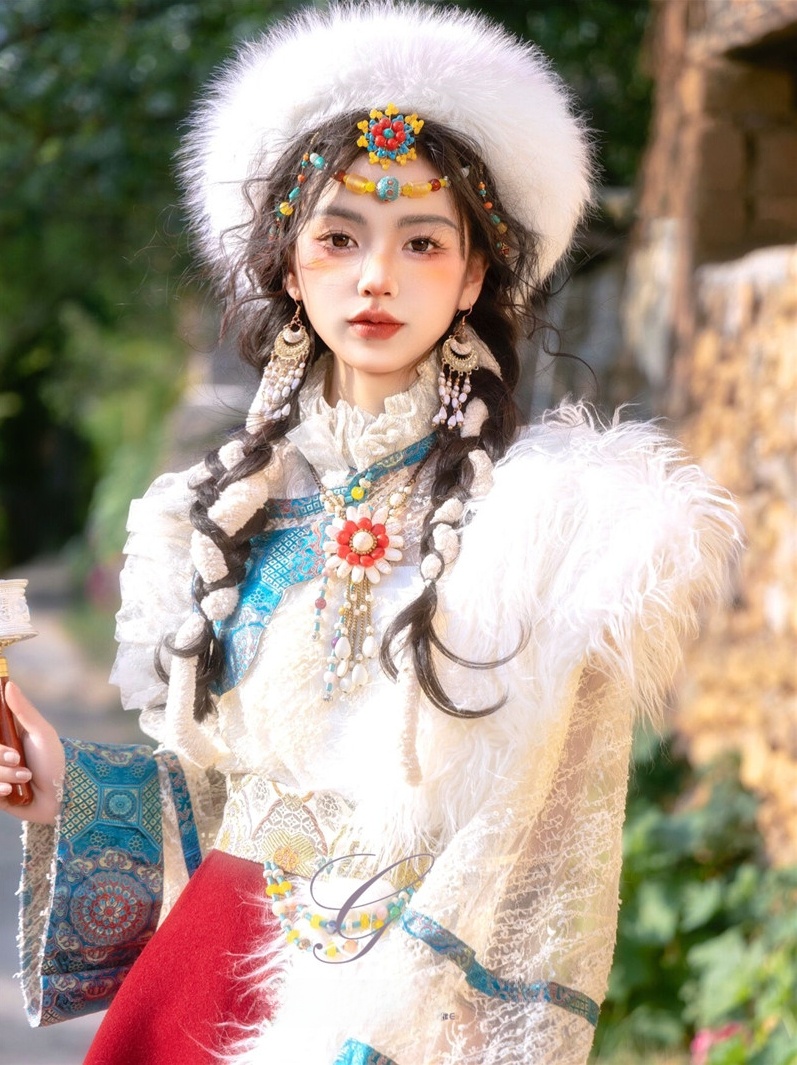 Tibetan Ethnic Women's New Sty - Ethnic Fashion Photography 评论和价格