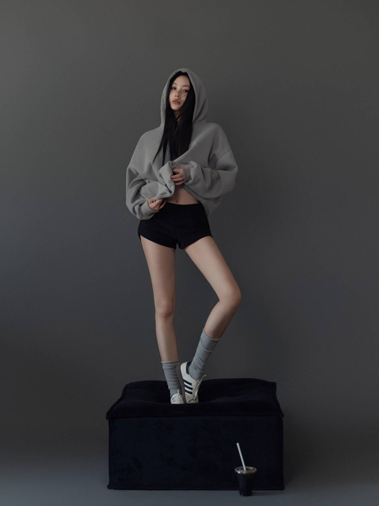 Gray Mood Portrait Theme Photo - Ethnic Fashion Photography 评论和价格