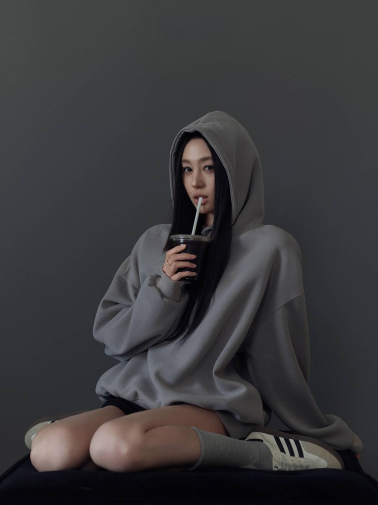 Gray Mood Portrait Theme Photo - Ethnic Fashion Photography 评论和价格