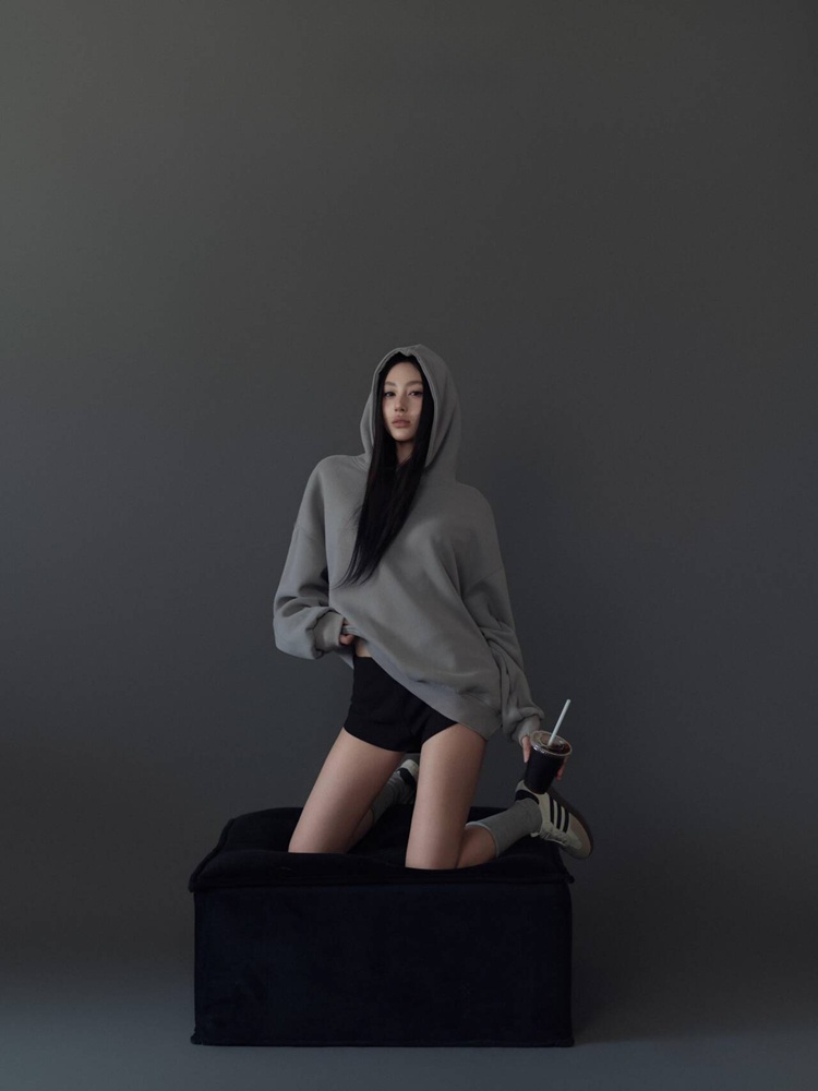 Gray Mood Portrait Theme Photo - Ethnic Fashion Photography 评论和价格