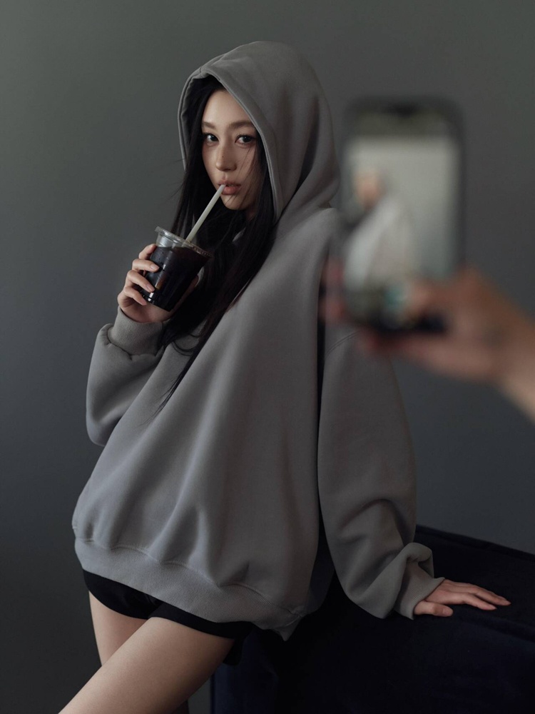 Gray Mood Portrait Theme Photo - Ethnic Fashion Photography 评论和价格