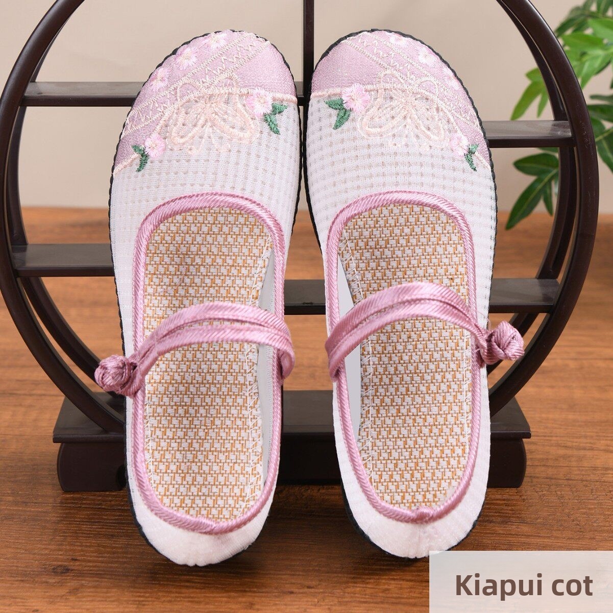 Breathable Embroidered Flat Bo - Ethnic Fashion Online 评论和价格