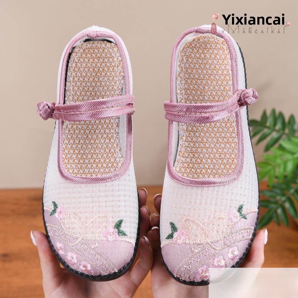 Breathable Embroidered Flat Bo - Ethnic Fashion Online 评论和价格